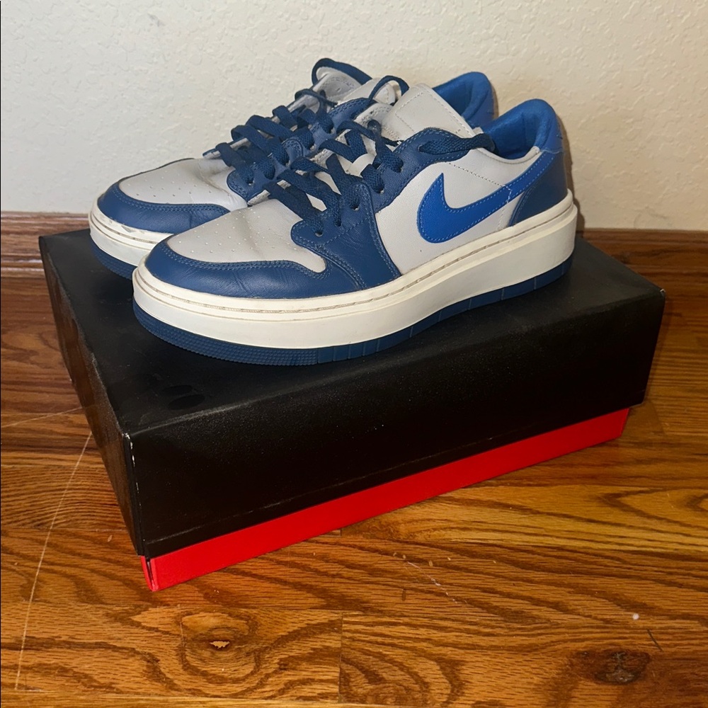 Nike Women's Blue and White Sneakers